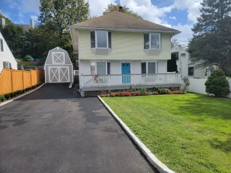 Serene Upstairs Apt. Walk to Town, Train, & Beach Ferry! Off-Street Parking.