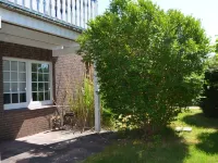 Bright, spacious comfort apartment with private garden and walk-in shower. Hotels in Hooksiel