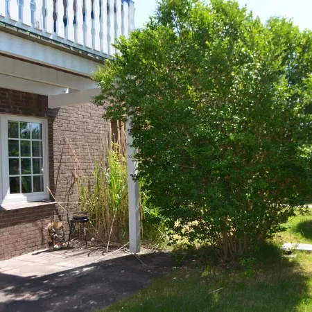 Bright, spacious comfort apartment with private garden and walk-in shower.