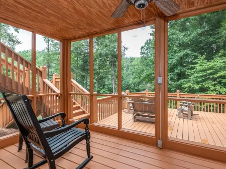 Cozy Lake Norman log cabin