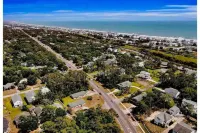 Cozy Beach Cottage DM for winter prices king beds