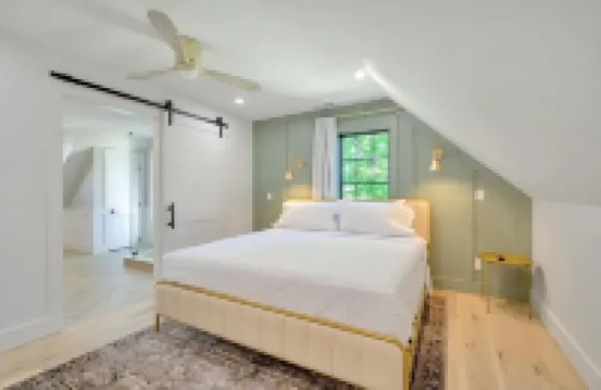 4 bedroom home downtown Nashville. Hot tub, large patio, fire pit, and game room