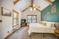PRIVATE Peaceful Cabin on 1.5 Acres with Hot Tub, Deck & HUGE Outdoor Fireplace!