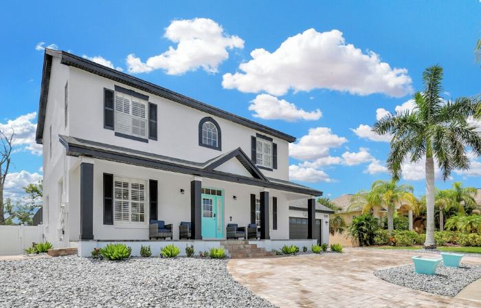 •Beautiful Florida Home • Heated Pool • Private & Relaxing