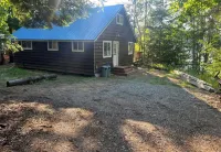 Waterfront Cabin~Private Beach with Dock~Kayaks~Lakeside Deck~Great Fishing!!