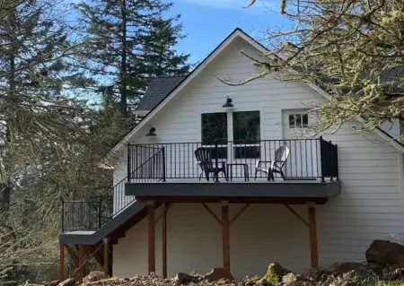 The Rock Tree House - A place to unwind and renew.