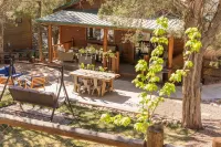 The Cabbage in Bison Ridge is minutes away from dining, hiking, and snow skiing.