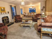 Alegria!  Five Bedroom Colonial Style Home Conveniently Located! Pet Friendly!