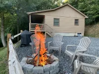 Summer Special — Book 5 Nights 6+7th Free — Log Cabin with Privacy+ Firepit