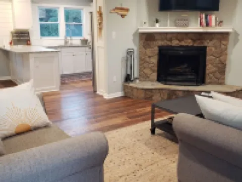The Quiet Cove • A Refined Lake Norman Retreat Hotels in Fallstown