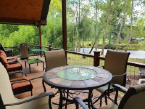 Amazing RIVERFRONT Cabin.