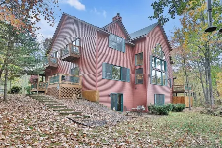 Woodland Trails Lodge on 130 acres with ponds and miles of private trails