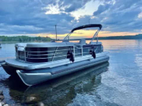 Sleeps up to 14. Stunning and spacious log cabin within 30 min of Brainerd.
