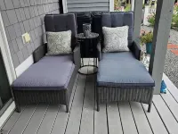 Guest Suite with Bedroom, Living Room, Dining Area, Full Bath,Off Street Parking Hotels in Hull