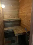 Roomy ski condo next to Mt. Snow, on the mover bus, with hot tub and sauna!
