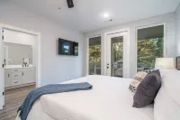 Lakefront with game room & kayaks! Sleeps 12!