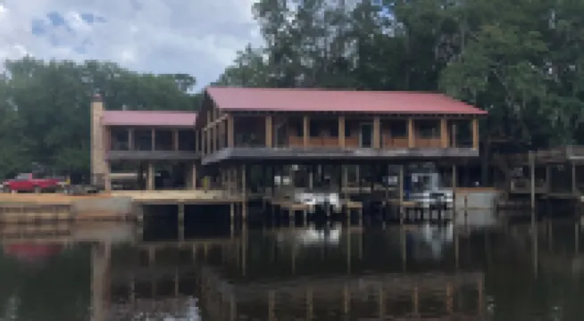 House/Boat house on the river!  Boat lift and boat ramp, sun deck, ice machine