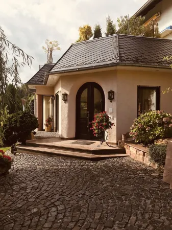 3-room apartment on the edge of the Vogelberg, quiet south-facing slope, Отели в г. Ортенберг