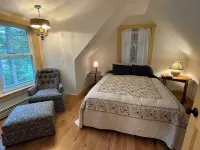 Bright beautiful clean 3br/2ba Lake House by Norway hiking, skiing & restaurants