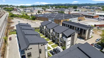 Burnside Beauty!  Work or Play- This is the Place to Stay! Near Downtown, Fun! Hotels near Regency Square Shopping Center