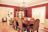 7th Ave Manor, Remodeled 1930’s Manor just minutes from Historic Downtown Laurel