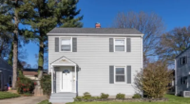 Charming Home Minutes from Downtown Rockville