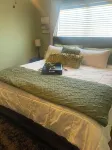 Quiet neighborhood conveniently located to Ft Novosel/downtown Enterprise!