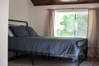 Updated Getaway in the hills of southern Indiana. Minutes from Starve Hollow SRA