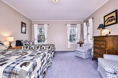 Secluded YEAR ROUND home on Little St. Germain Lake!