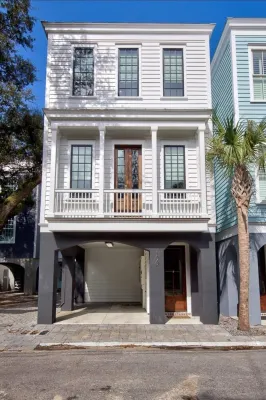 Ten minutes to Beach & Town: Contemporary Living in Historic Old Village