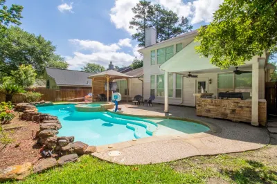 5BD/2.5BA HAWAIIAN OASIS IN THE WOODLANDS - ALOHA!