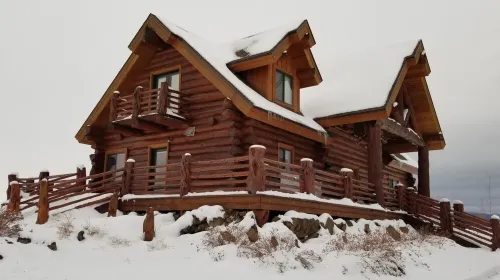 Handcrafted Log Cabin On Island Park Reservoir With Beautiful Views & Hot Tub!