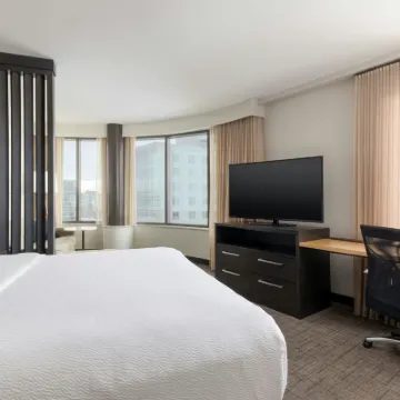 Residence Inn Grand Rapids Downtown ビー・オー・ビー・ズ・ブルワリー周辺のホテル