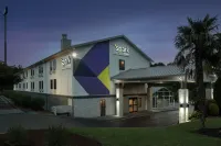 Spark by Hilton Atlanta Cumberland Ballpark Hotels in Cobb County