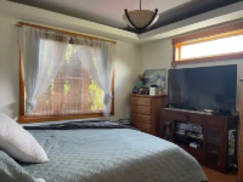 Gorge Getaway..Custom Home w/ Heated Pool/Hot tub/Sauna/Theatre room Hotels in 