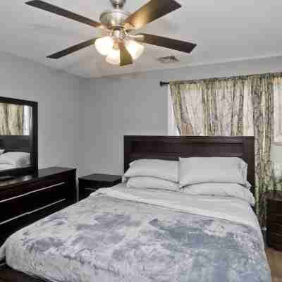 Cozy 3-bedroom Duplex1 with WiFi, AC in peaceful Springfield Rooms