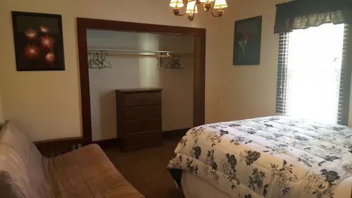 Stay at the Naughty Pine in beautiful Lava Hot Springs, blocks from downtown Hotel a Bannock County