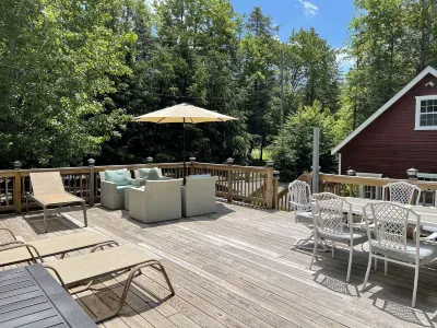 CATSKILLS Modern Cabin Brookside