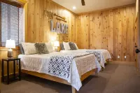 Turtle Cove Lakefront Retreat - Lake Keowee180ft Shoreline, Deep-Water, Privacy - 4-Star