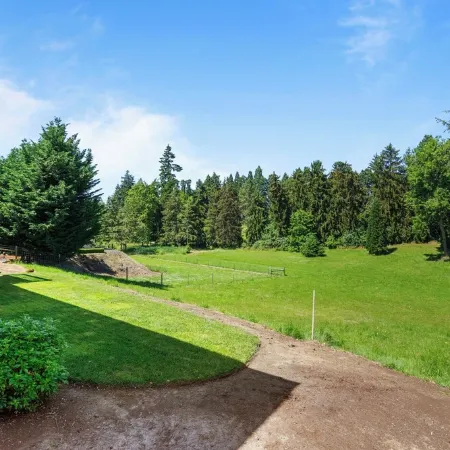 Stylish Two-Story Getaway on Keizer's Quiet Outskirts