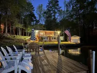 Peaceful vacation very close to The Landing!!