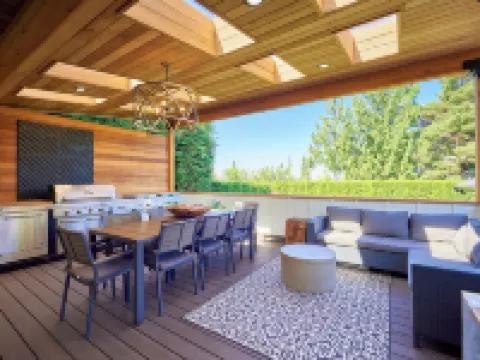 Downtown Kirkland Lakeview House and Guest Cottage Hotels in Kirkland