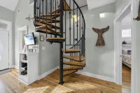 5 Star Reviews Luxury House Pool, Steps from Ocean, Sleeps 6, Premier Host