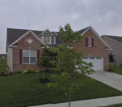 Cozy Eagle Creek retreat