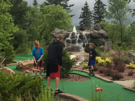 Rustic, Cozy, Northwoods Cabin steps away from Round Lake on Richardson Bay!