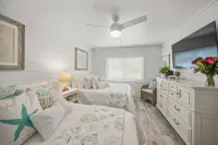 ~ Beachfront ~ Yes, That's Your View! ~ End of Summer Specials ~