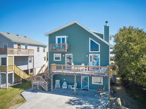 Spacious (multi) Family Home - Walk to Beach and Restaurants - "Cerulean C"