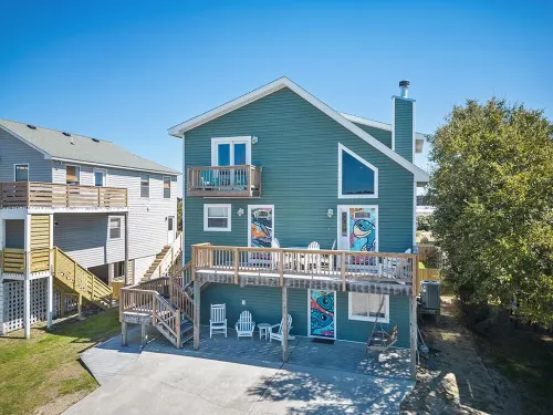 Spacious (multi) Family Home - Walk to Beach and Restaurants - "Cerulean C"