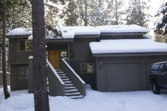 Sunriver Retreat - Sleeps 9/HotTub/SHARC Passes/No Extra Fees/NOW WITH A/C!
