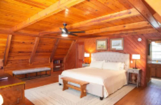 Cozy Log Cabin - Lakefront 2 Boat Lifts 2 Jet Ski Lift FirePit 1Gig WiFi